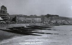H00194 Hastings Seafront c.1905 - Flickr - East Sussex Libraries Historical Photos.jpg